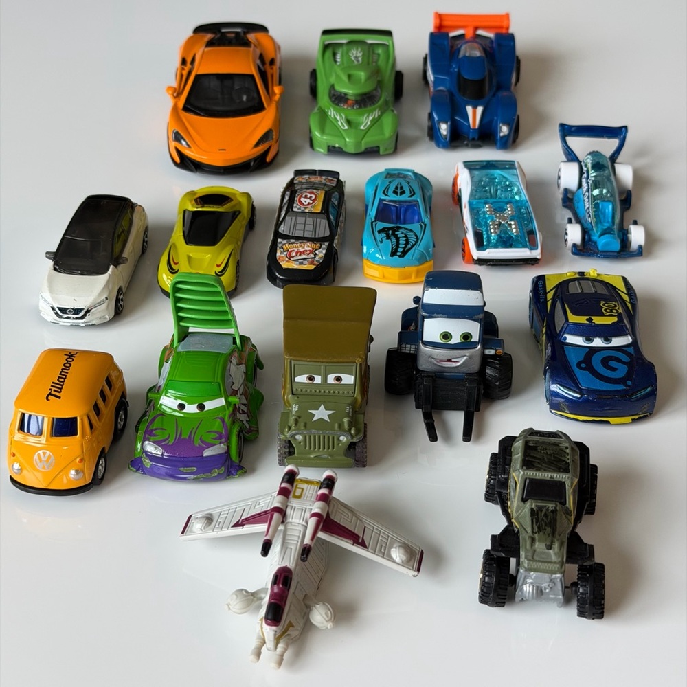 Mix Cars Toys Lot - Tillamook VW Bus Hot Wheels (3)- 16